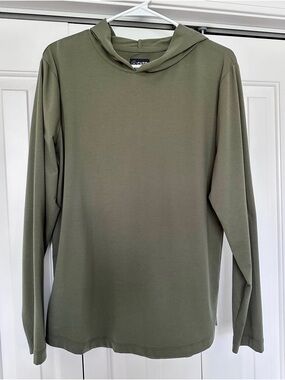 Men's Cuts AO Long Sleeve Hooded Curve Hem Shirt- Olive Green